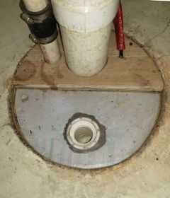 Sump pit cover with drain valve